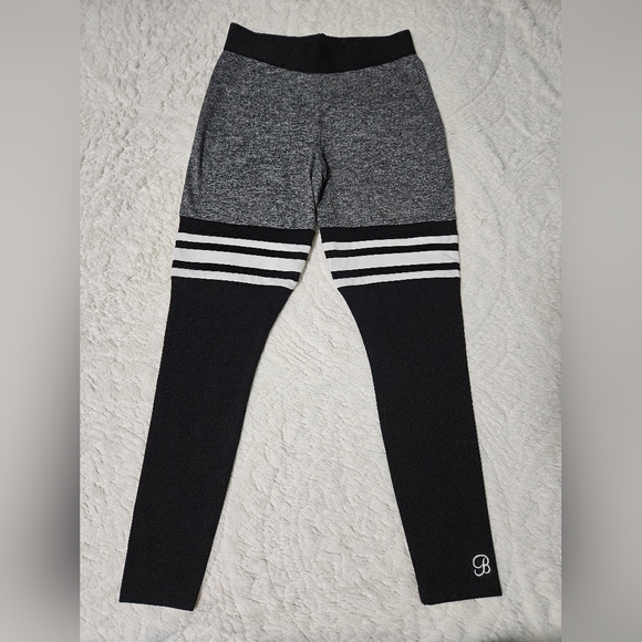 Classic Bombshell Sportswear Leggings - Picture 3 of 7